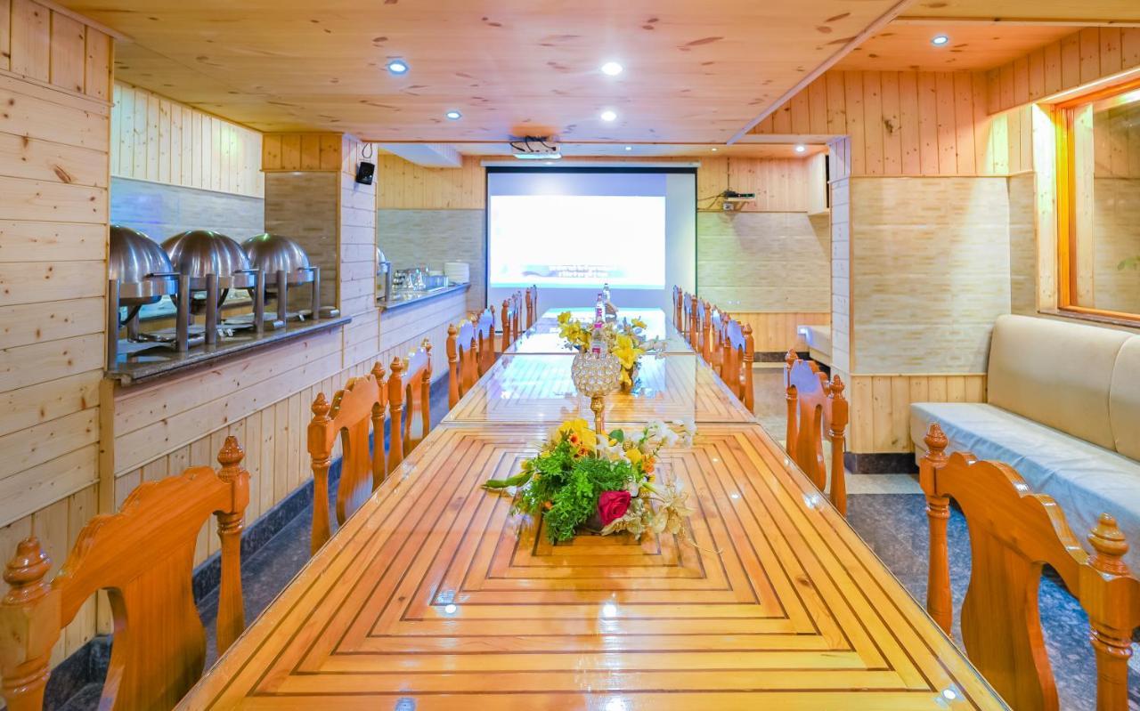 Hotel Mirage Srīnagar Kültér fotó
