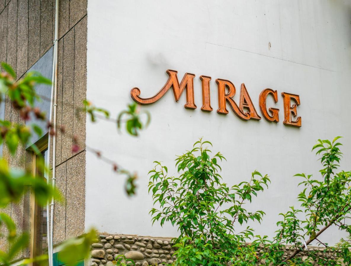 Hotel Mirage Srīnagar Kültér fotó