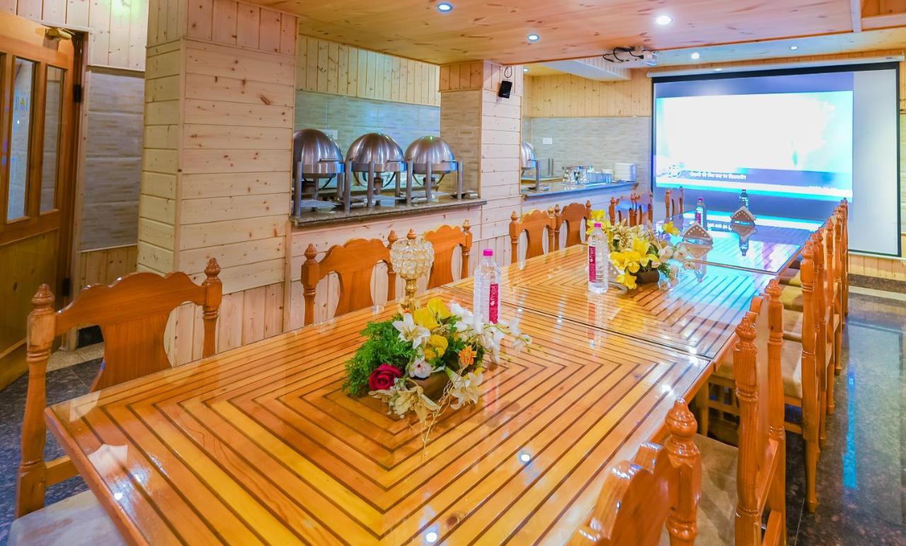 Hotel Mirage Srīnagar Kültér fotó