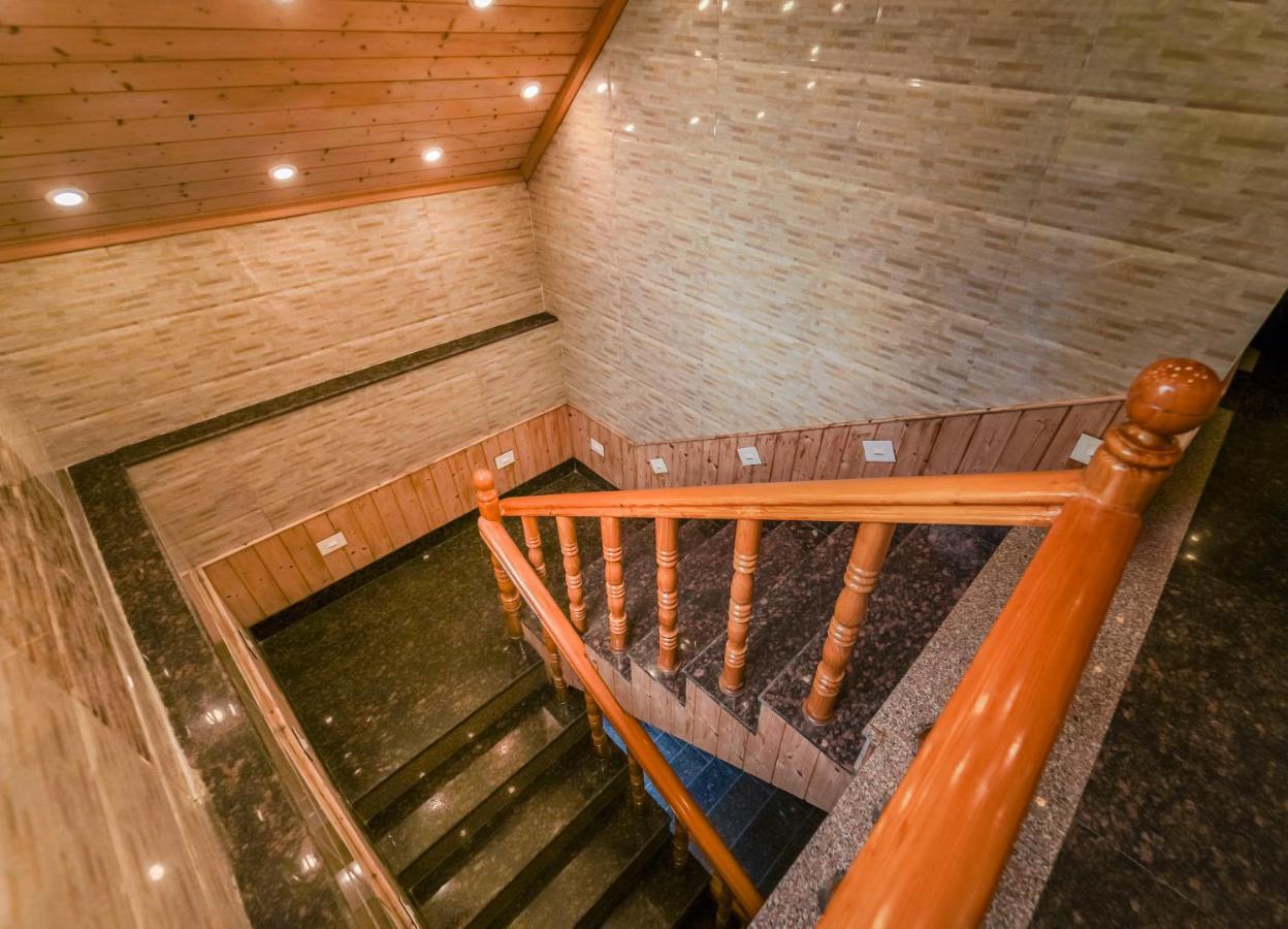 Hotel Mirage Srīnagar Kültér fotó