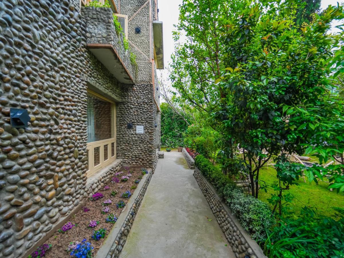 Hotel Mirage Srīnagar Kültér fotó