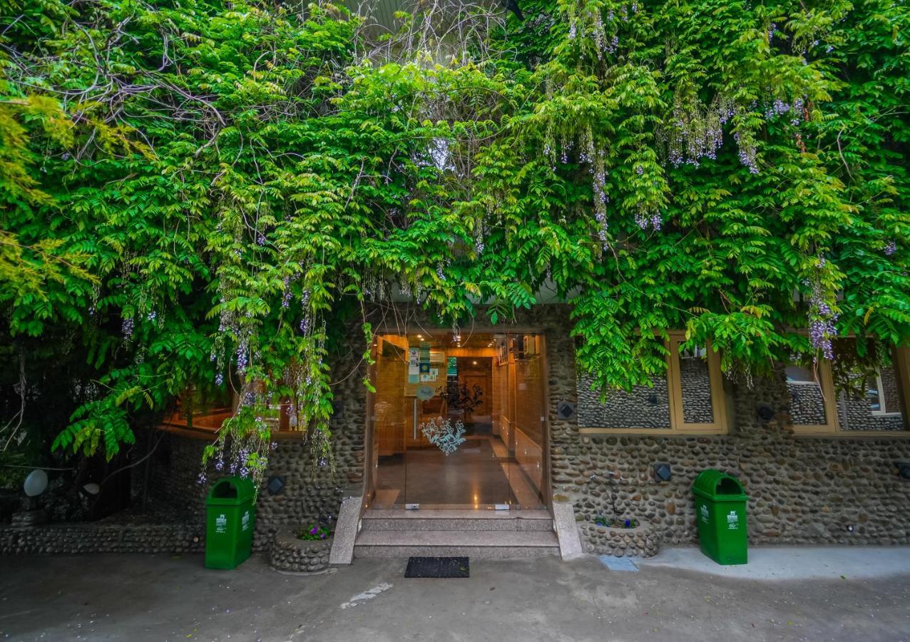 Hotel Mirage Srīnagar Kültér fotó