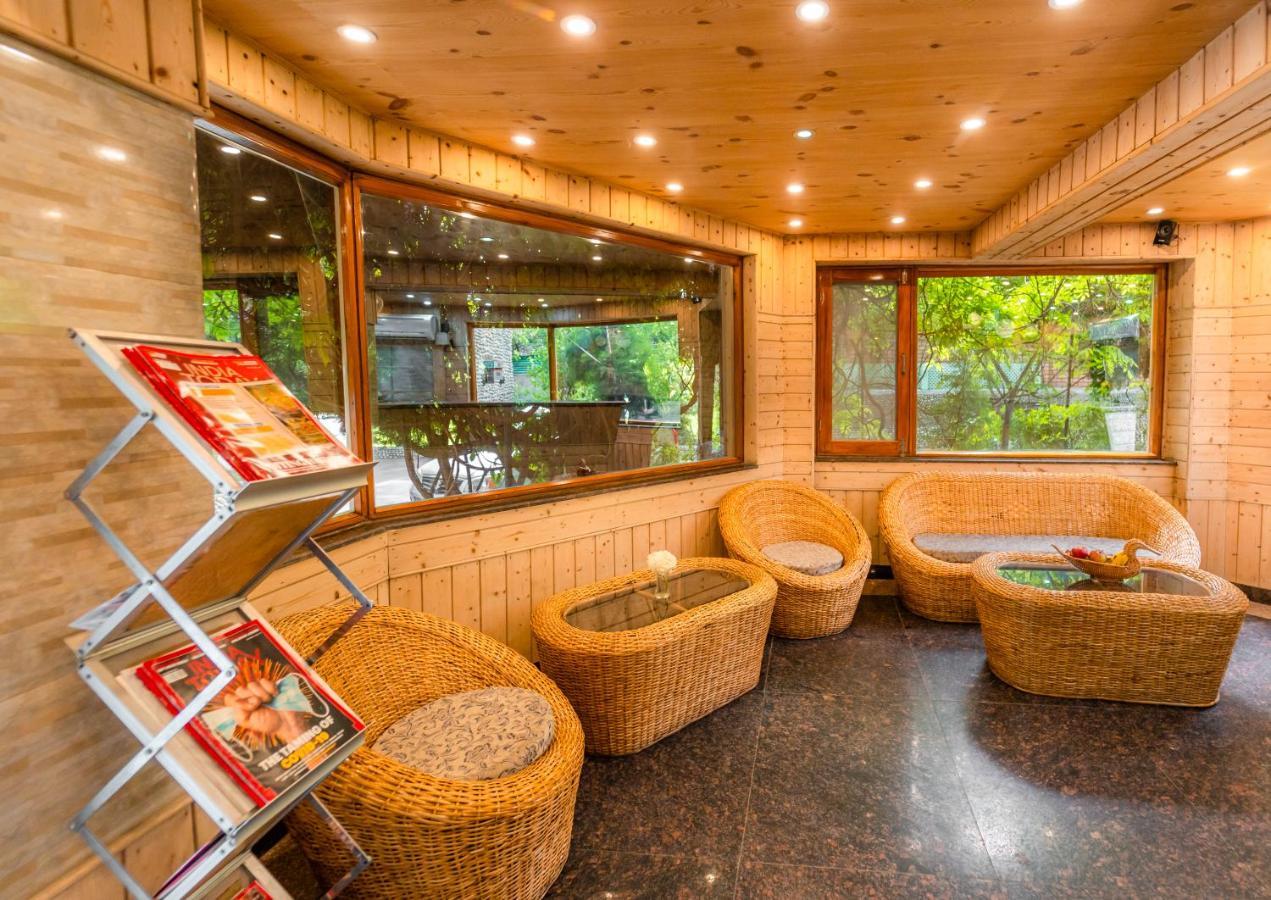 Hotel Mirage Srīnagar Kültér fotó