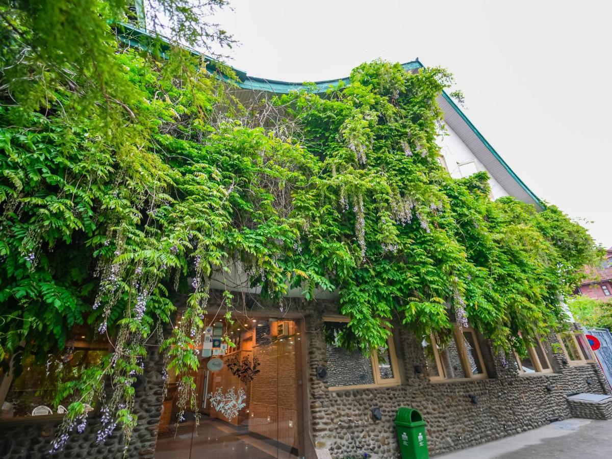 Hotel Mirage Srīnagar Kültér fotó