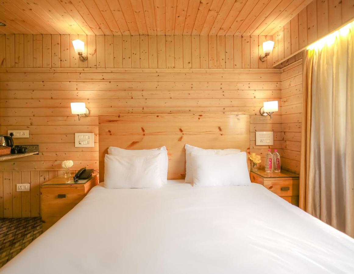 Hotel Mirage Srīnagar Kültér fotó