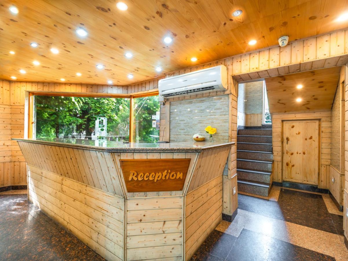 Hotel Mirage Srīnagar Kültér fotó