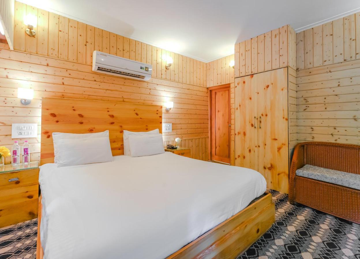 Hotel Mirage Srīnagar Kültér fotó