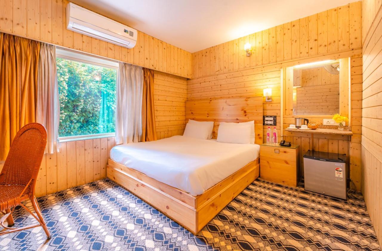 Hotel Mirage Srīnagar Kültér fotó
