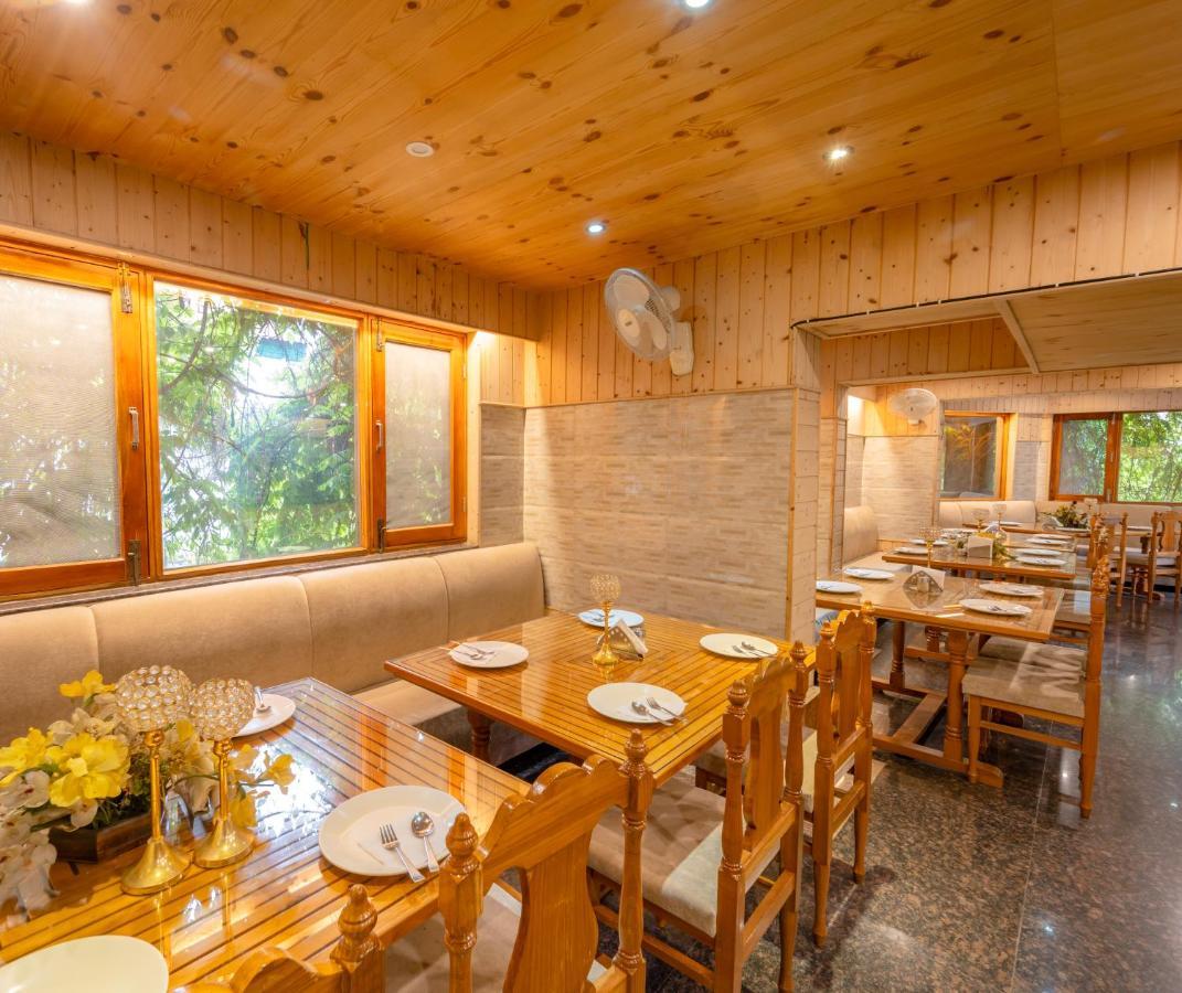 Hotel Mirage Srīnagar Kültér fotó