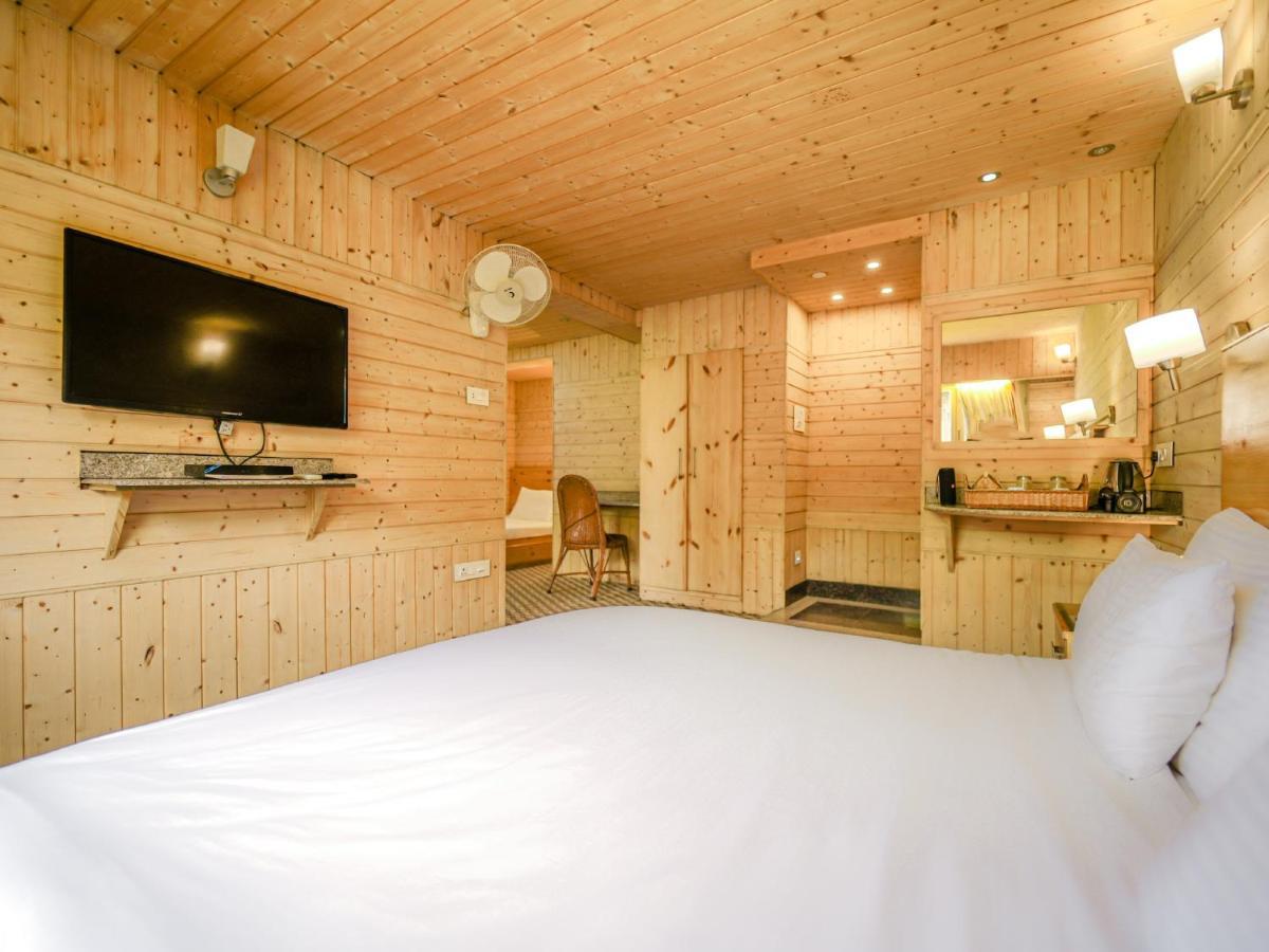 Hotel Mirage Srīnagar Kültér fotó